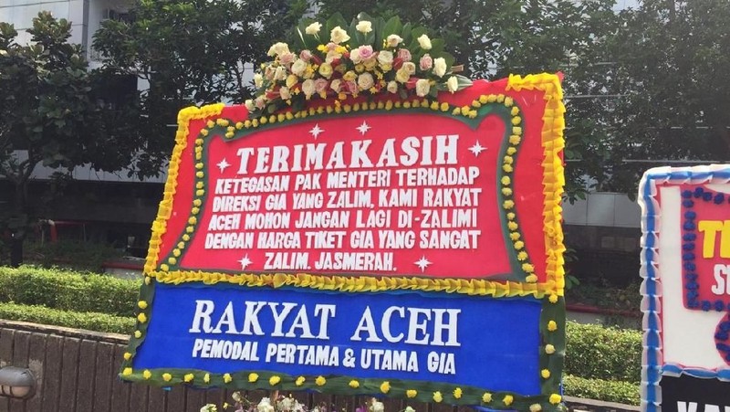 Menteri Badan Usaha Milik Negara (BUMN) Erick Thohir mengambil keputusan untuk memecat jajaran Direski Garuda Indonesia yang terlibat kasus tersebut.