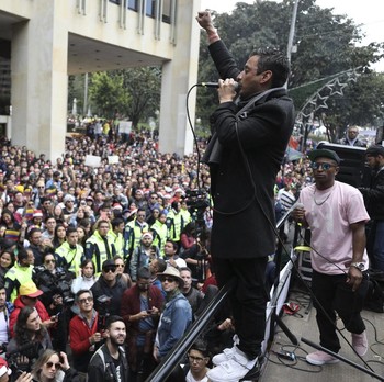 Mengintip Demonstrasi Unik di Kolombia