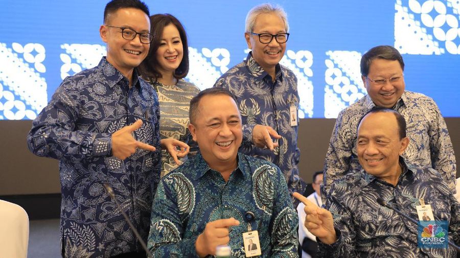 RUPSLB PT Bank Mandiri (Persero) Tbk (BMRI) pada Senin siang ini (9/12/2019) resmi melakukan perombakan direksi dan komisaris.
