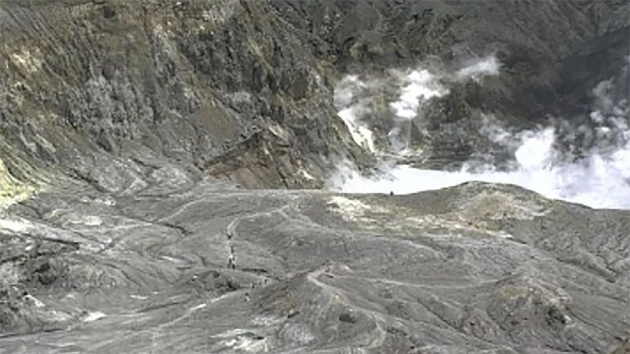 Letusan terjadi pada pukul 14.30 waktu setempat atau sekitar 08.30 WIB, sekitar 50 kilometer (30 mil) dari pantai timur North Island, Senin (9/12/2019).