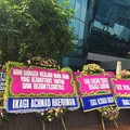 Karangan Bunga Karyawan Garuda ke Erick di Hari Korupsi