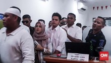 Datang ke Sidang, Tiga Terdakwa 'Bau Ikan Asin' Dikawal Ormas
