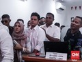 Datang ke Sidang, Tiga Terdakwa 'Bau Ikan Asin' Dikawal Ormas