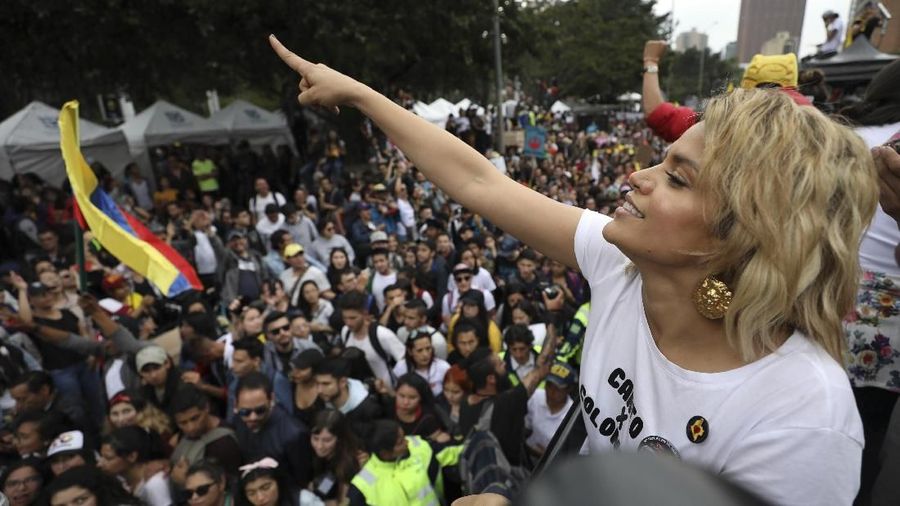 Berbeda dari demonstrasi anti-pemerintah yang penuh kekerasan, pada Minggu (8/12/2019) rakyat Kolombia menyampaikan aspirasi melalui konser musik.