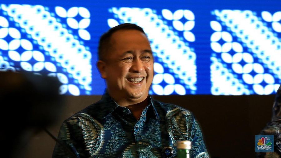 Rapat Umum Pemegang Saham Luar Biasa (RUPSLB) resmi mensahkan Royke Tumilaar jadi dirut.