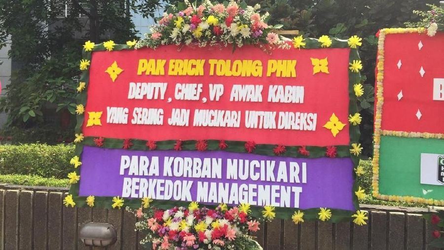 Menteri Badan Usaha Milik Negara (BUMN) Erick Thohir mengambil keputusan untuk memecat jajaran Direski Garuda Indonesia yang terlibat kasus tersebut.