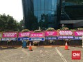 Kru Kubu Ari Askhara Banjiri Kantor Erick Thohir dengan Bunga