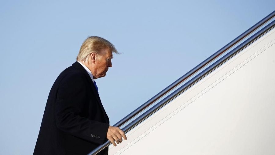 Penyalahgunaan kekuasaan dan menghalangi kongres jadi pasal yang membuat Trump dimakzulkan.