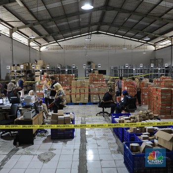 Penampakan Ribuan Kosmetik Hingga Obat Ilegal Rp53 Miliar