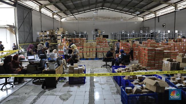  Penampakan Ribuan Kosmetik Hingga Obat Ilegal Rp53 Miliar 