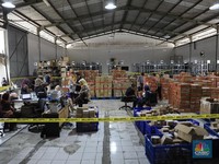 Penampakan Ribuan Kosmetik Hingga Obat Ilegal Rp53 Miliar