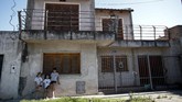 Rumah kecil tempat Lionel Messi tumbuh besar di Rosario, Argentina. (AP Photo/Natacha Pisarenko)