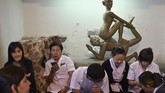 Nuad Thai berhasil mempekerjakan puluhan ribu orang Thailand. Seorang terapis spa kelas atas Thailand bahkan dapat menghasilkan sekitar Us$100 atau sekitar Rp1,4 juta per jam. Angka ini lebih tinggi dua atau tiga kali lipat daripada pendapatan terapis di London, Inggris. (Photo by Romeo GACAD / AFP)