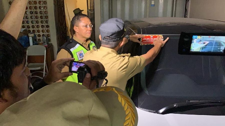 Pemprov DKI sedang gencar merazia para pemilik mobil mewah yang menunggak pajak.