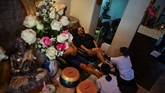 Ribuan peserta yang berasal dari Thailand atau negara-negara lain datang berduyun-duyun ke Reclining Buddha School pada setiap tahunnya. (Photo by Romeo GACAD / AFP)