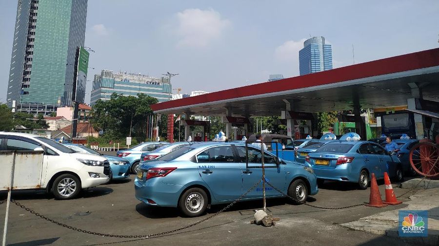 Sebelum beralih penuh ke mobil listrik, ESDM utamakan transisi ke gas terlebih dulu. 
