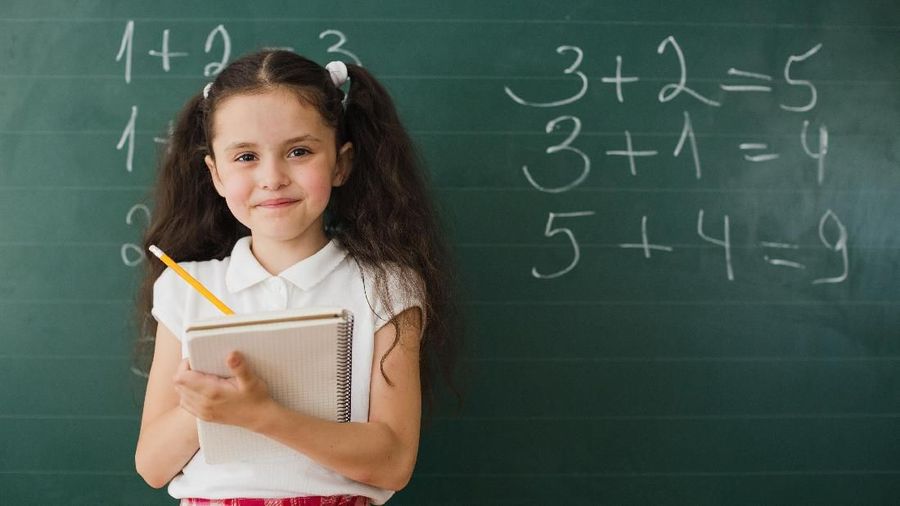 Ilustrasi Matematika (Designed by Freepik)
