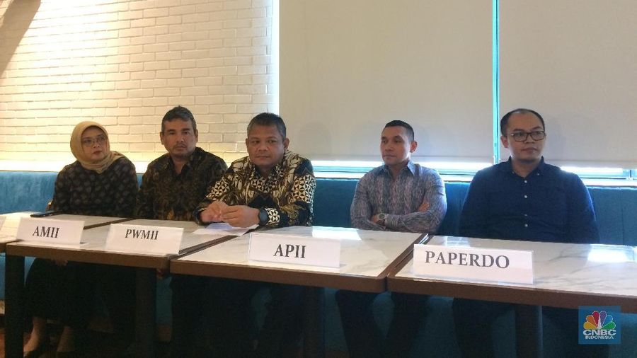Asosiasi Pelaku Reksa Dana dan Investasi Indonesia menggelar konferensi pers terkait perkembangan industri reksa dana Indonesia (CNBC Indonesia/Syahrizal Sidik)