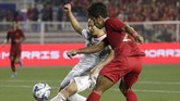 Timnas Indonesia lebih banyak menguasai bola pada laga final ketika menghadapi Vietnam. Namun permainan tanpa bola The Golden Star membuat tim Merah Putih kesulitan menembus pertahanan. (AP Photo/Aaron Favila)
