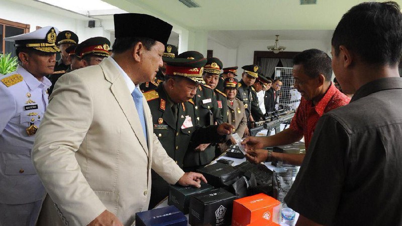 Menhan turut mempromosikan senjata-senjata hasil produksi dalam negeri agar bisa digunakan dan dibeli oleh pemerintah Laos.