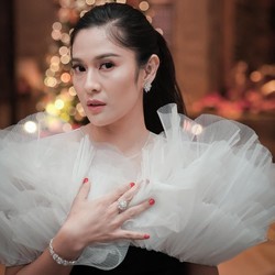 Jadi Produser di Film Guru-Guru Gokil, Ini Curhat Dian Sastro
