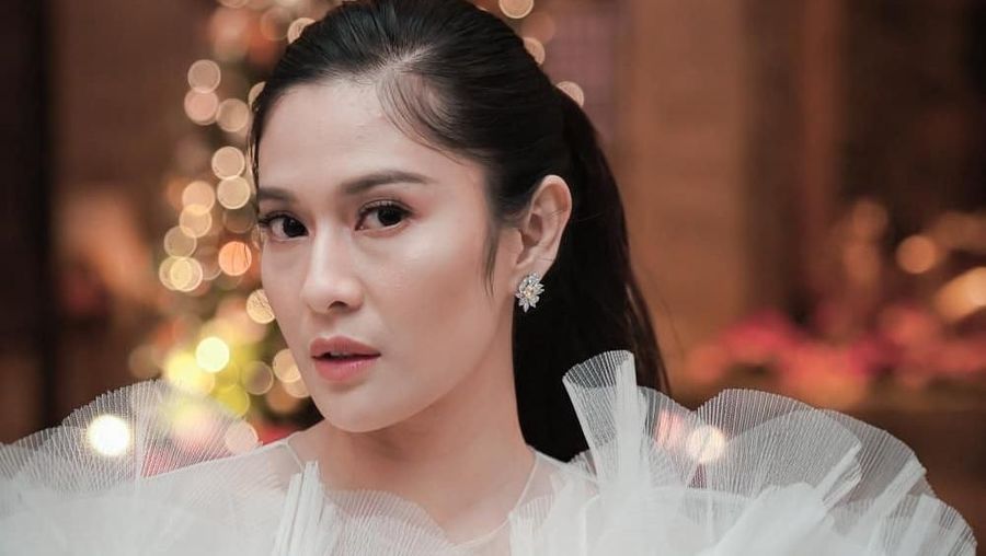 Dian sastro hadiri IFFAM 2019 dan berpenampilan tak kalah cantik dari Yoona.