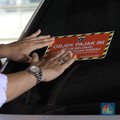 BPRD DKI Jakarta  melakukan razia di Basement Parkiran Mobil mewah kawasan Grand Indonesia, Jakarta, Rabu (11/12). Secara akumulatif, Pemprov DKI Jakarta menyisir seribuan kendaraan yang pemiliknya menunggak pajak. Dari kegiatan itu, sejauh ini, ada