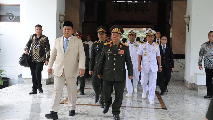Menhan turut mempromosikan senjata-senjata hasil produksi dalam negeri agar bisa digunakan dan dibeli oleh pemerintah Laos.