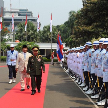 Mantap! Prabowo Tawarkan Kopassus Latih Pasukan Khusus Laos