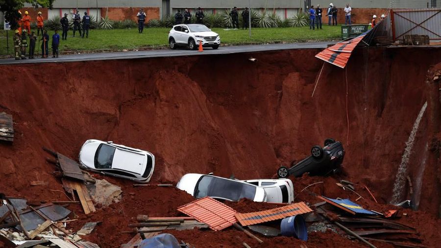Kejadian tanah longsor hebat terjadi di ibu kota Brasil.