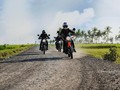 5 Cara Mengendarai Motor di Jalan Sempit