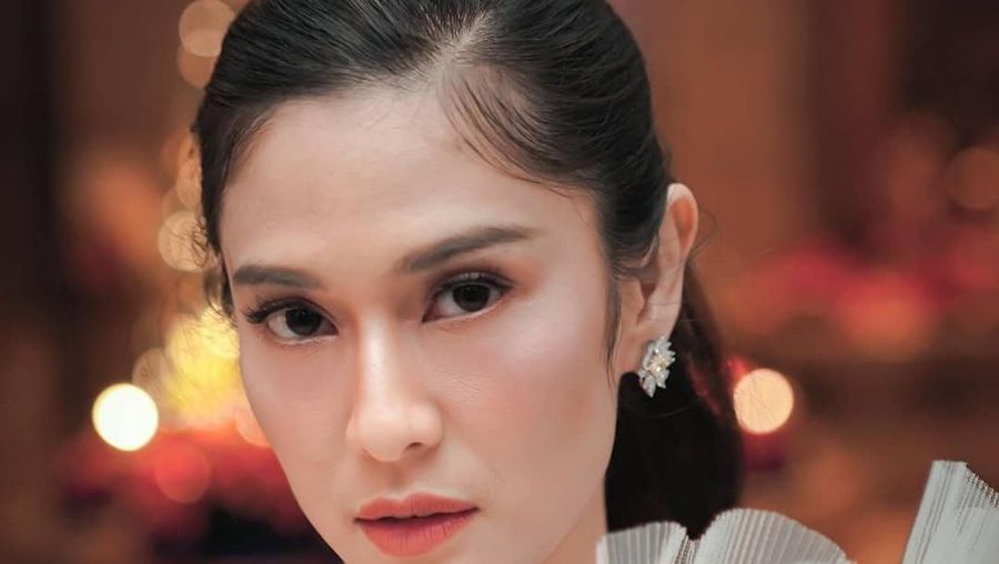 Dian sastro hadiri IFFAM 2019 dan berpenampilan tak kalah cantik dari Yoona.