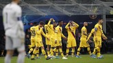 Di babak kedua Barcelona memastikan kemenangan 2-1 atas Inter Milan melalui gol Ansu Fati (tengah) pada menit ke-86. (AP Photo/Antonio Calanni)