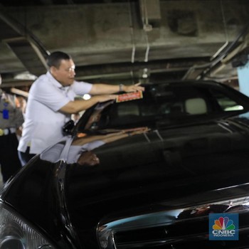 Ini Penampakan Mercy Hingga Alphard yang Nunggak Pajak di GI