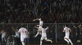 Doan Van Hau mencetak gol kedua dalam laga ini pada menit ke-73. VIetnam unggul 3-0. (AP Photo/Aaron Favila)