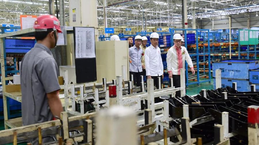Aktivitas manufaktur Indonesia masih berada di fase kontraksi. Namun perlahan situasi membaik, sehingga memunculkan harapan pada 2020.