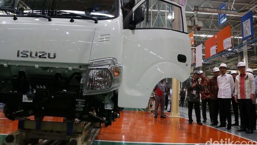 Presiden Joko Widodo dalam acara Peresmian Ekspor Perdana Isuzu Traga (detikcom/Rengga Sancaya)