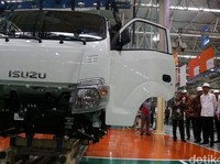 Isuzu Kurangi Kegiatan Produksi Mobil