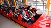 Wahana Boomerang Challenge berupa rollercoaster dengan tinggi menjulang ke langit Pulau Dewata. (CNNIndonesia/Safir Makki)
