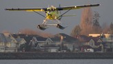 Perusahaan mengklaim pesawat bertenaga listrik ini mampu menghemat penggunaan energi fosil minyak. (Jonathan Hayward/The Canadian Press via AP)