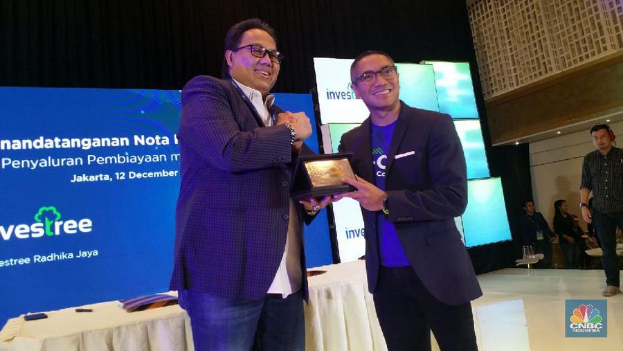 Penandatanganan nota kesepahaman tentang penyaluran pendanaan untuk pinjaman melalui platform Investree. (CNBC Indonesia/Arif Budiansyah)