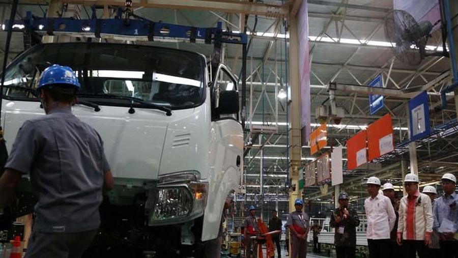 Aktivitas manufaktur Indonesia yang lama terkontraksi akhirnya bangkit juga.