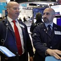 Wall Street Melesat, Krisis Perbankan Selesai?