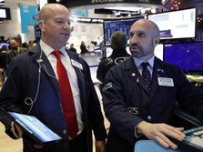 Wall Street Melesat, Krisis Perbankan Selesai?