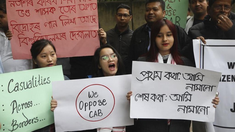 Protes berkobar di India setelah parlemen menyetujui RUU yang memberikan kewarganegaraan kepada imigran ilegal non-Muslim.