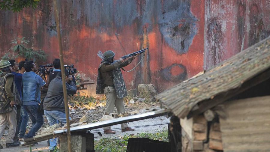 Protes berkobar di India setelah parlemen menyetujui RUU yang memberikan kewarganegaraan kepada imigran ilegal non-Muslim.