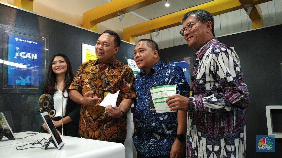 Bukopin memperkenalkan layanan Virtual Interactive Online Assistant atau yang disebut Viola yang fungsinya memudahkan nasabah karena bisa dilayani dengan cepat.