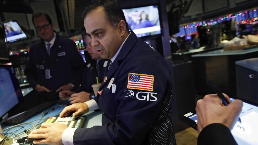 Trader Gregory Rowe, right, works on the floor of the New York Stock Exchange, Wednesday, Dec. 11, 2019. Stocks are opening mixed on Wall Street following news reports that US President Donald Trump might delay a tariff hike on Chinese goods set to go into effect this weekend. (AP Photo/Richard Drew)