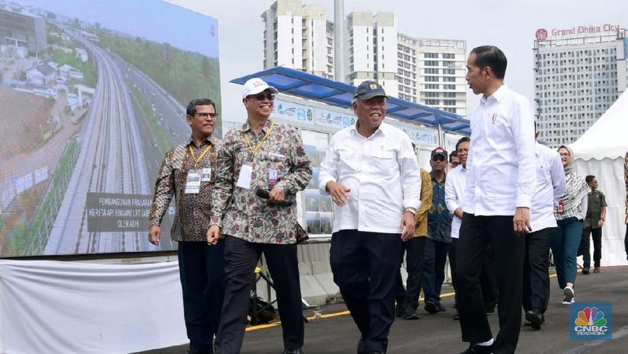 Presiden Jokowi Tinjau Pembangunan LRT Jabodebek dan Kereta Cepat Jakarta-Bandung (Biro Pers Sekretariat Presiden/Muchlis Jr)