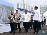 Jokowi Sidak Stasiun TMII Pagi Ini, LRT Siap Beroperasi 2022!